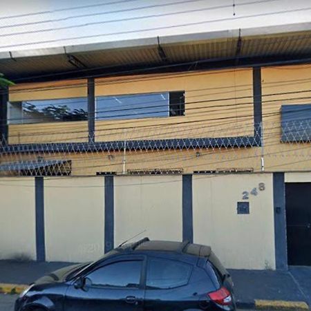 Hostel Gru Economico Com Quartos Individuais E Translado グアルーリョス エクステリア 写真